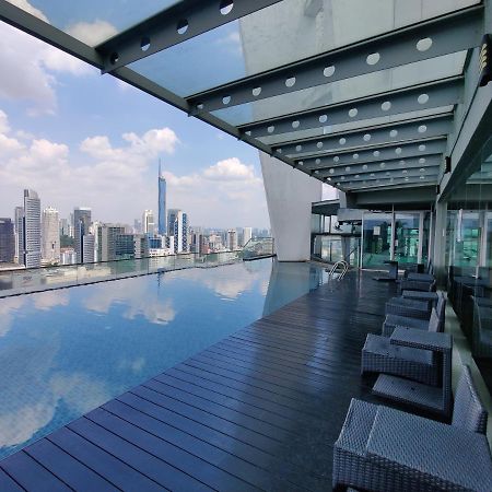 Skybed Over The Sky Hostel @Regalia Suites & Residences Kl Kuala Lumpur Exteriör bild