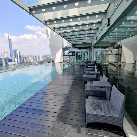 Skybed Over The Sky Hostel @Regalia Suites & Residences Kl Kuala Lumpur Exteriör bild