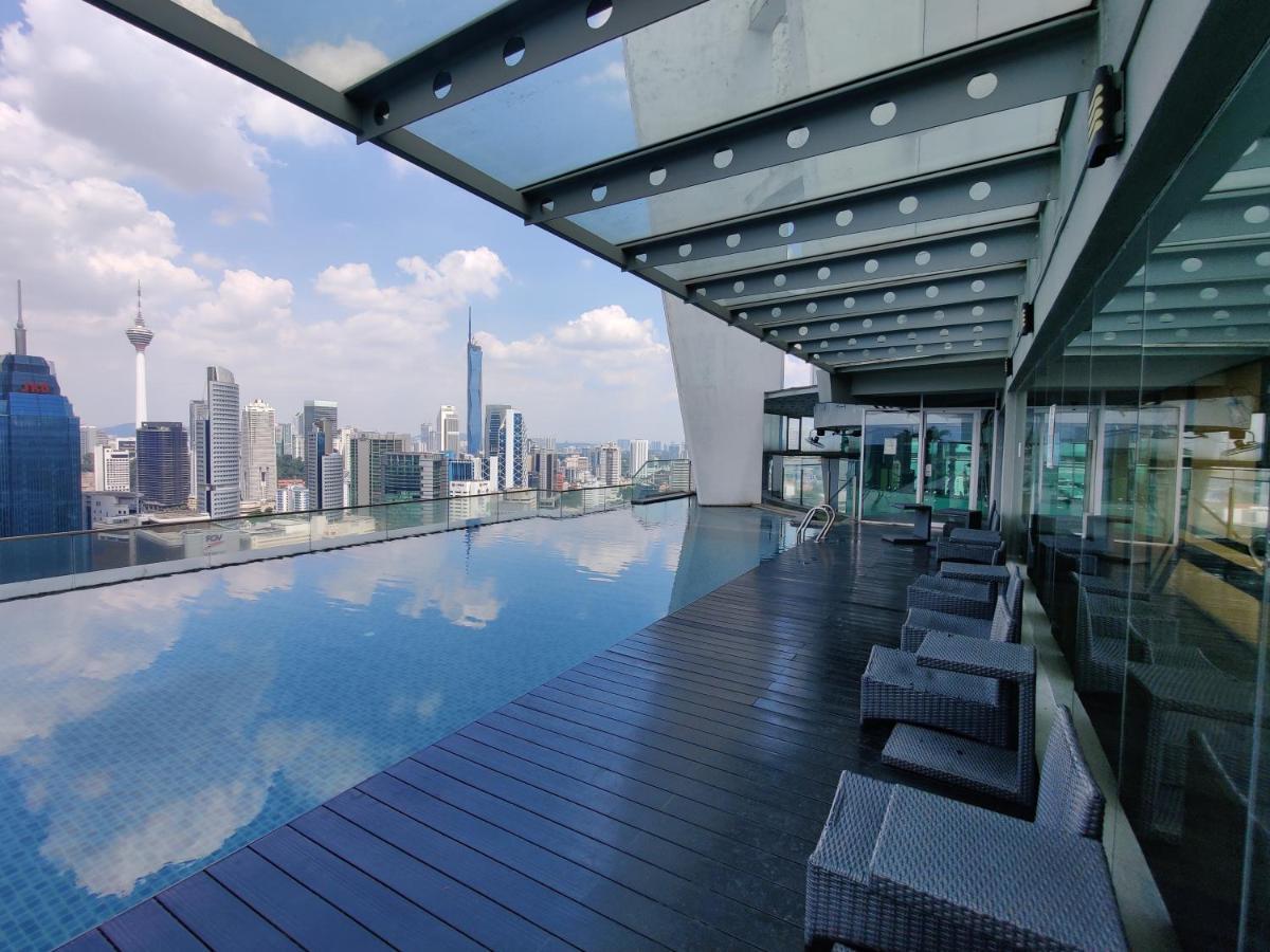 Skybed Over The Sky Hostel @Regalia Suites & Residences Kl Kuala Lumpur Exteriör bild