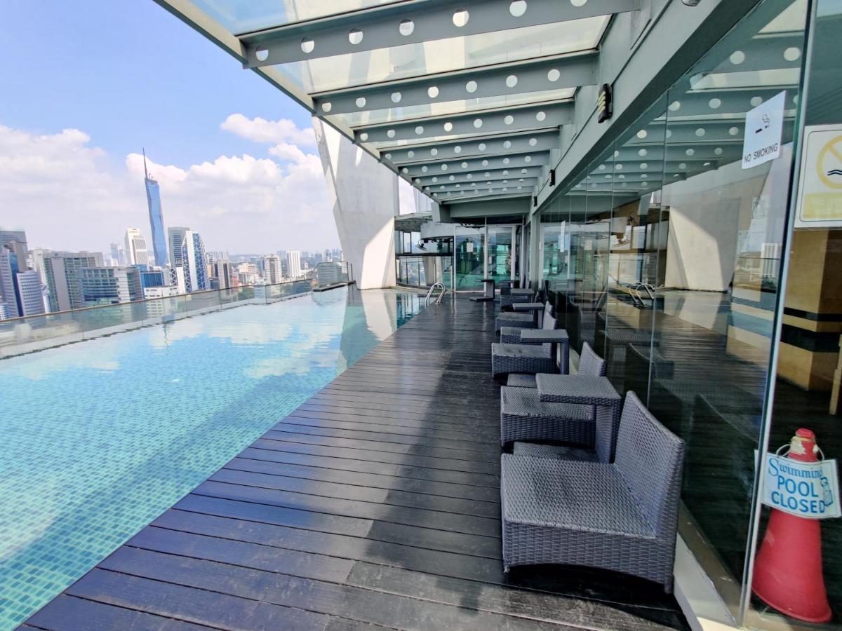 Skybed Over The Sky Hostel @Regalia Suites & Residences Kl Kuala Lumpur Exteriör bild